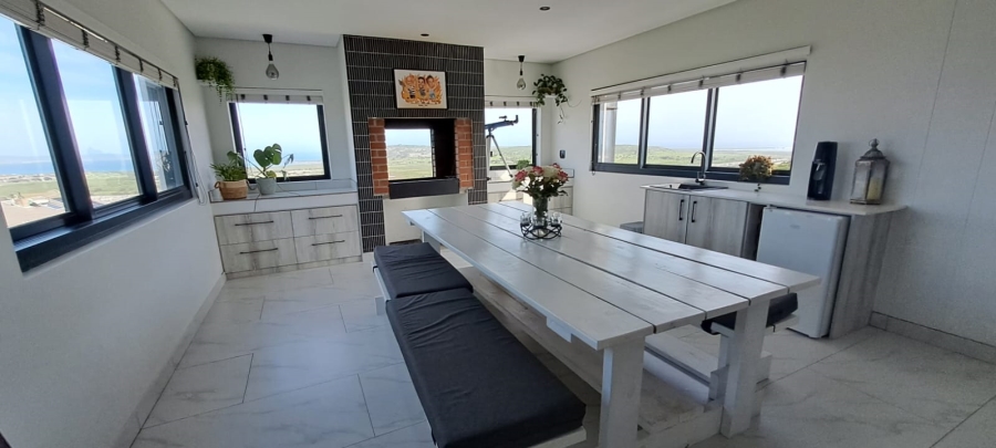 6 Bedroom Property for Sale in Hoogland Western Cape